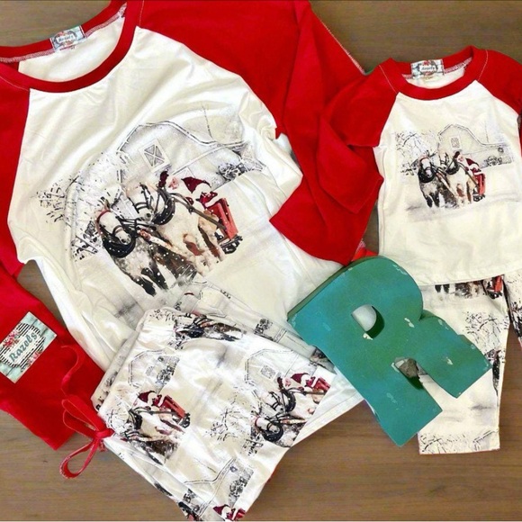 White Christmas Pajamas, Christmas Horse Drawn Sleigh Ride Family Pajamas - Picture 3 of 9